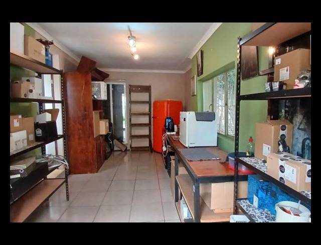 3 BEDROOM FREEHOLD FOR SALE IN ALBERTON NORTH